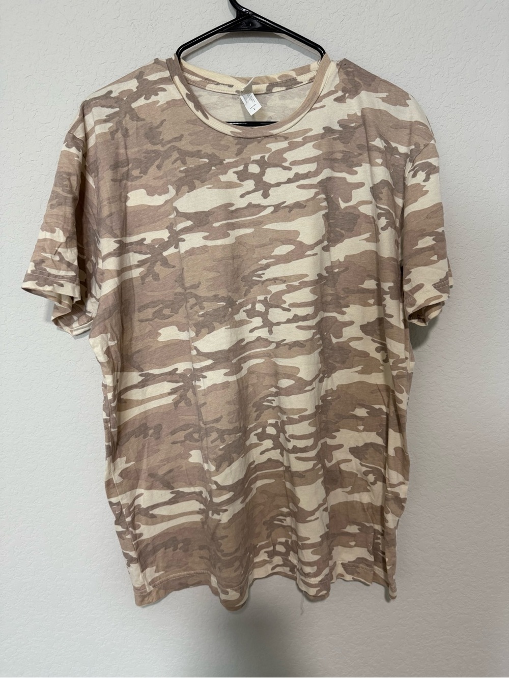 Men's Short-Sleeve Beige Camo Crewneck Tee NWOT size L